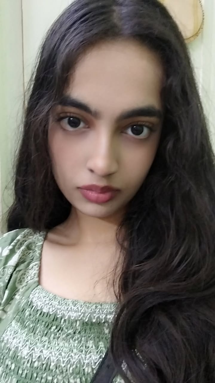 Avni in a green outfit